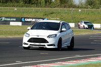( Ford Fiesta white )